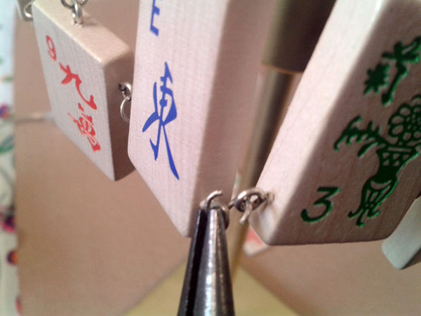 燈飾DIY:缺口的麻將別扔 鉆個口變成特色傳統燈罩