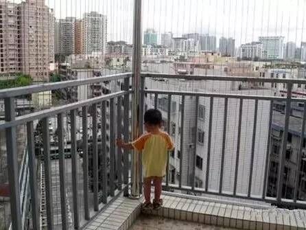 封閉陽臺欄桿高度多高？封閉陽臺欄桿裝修設計規格尺寸